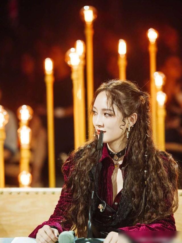  失误|金莎舞台失误痛哭，适合舞台却遭淘汰，“划水”却能“坚守”？