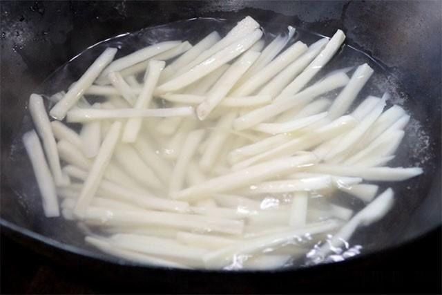  翻炒|莲藕上下通气，秋季最补人，做大碗莲菜，脆嫩多汁，比吃肉还过瘾