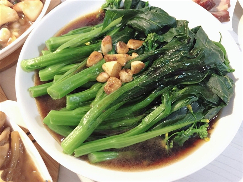  招待|放假老公陪我回娘家，老妈特意下厨招待女婿，饭后他想多住几天！