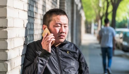  父亲|11岁漂亮女儿患重症急需救命钱，父亲急哭：别说卖血 要命都行