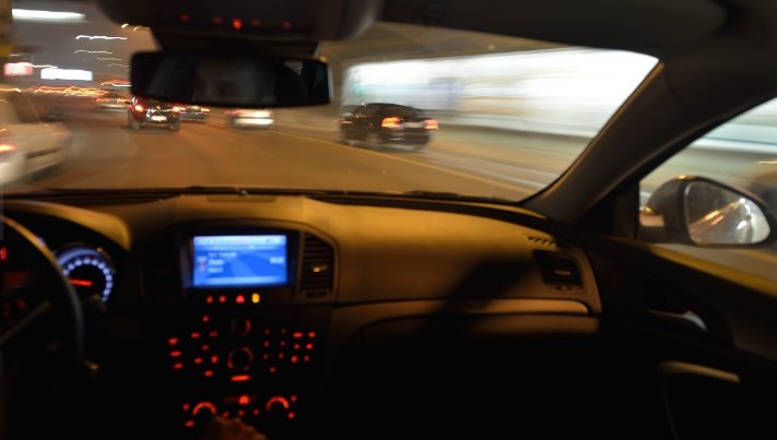  男子|洪湾男子手指被夹断，去医院途中车却没油了！停在珠海大道求救！