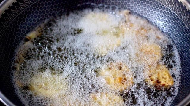  家常|入秋的莲藕最脆，家常版藕盒做法，老公1次能吃10多个