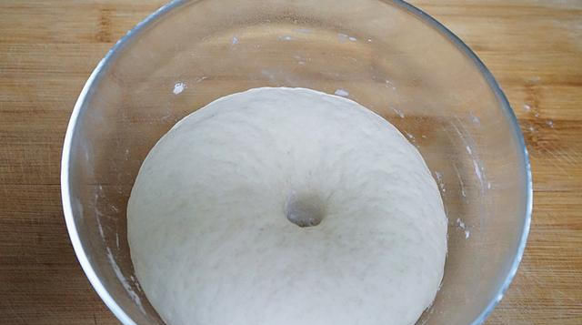  初秋|初秋我和家人爱吃这种香而不腻的鲜肉包，食材搭配营养，馅料醇香