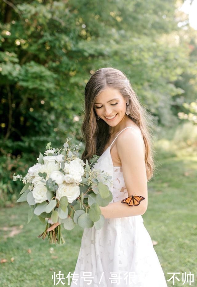 飞入|比PS还神奇：飞入婚礼的不速之客，一只蝴蝶绕着新人翩翩起舞