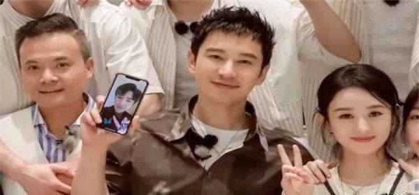  来到|站惯了C位的杨超越, 来到《中餐厅》后竟被排挤到最边? 咖位高低一目了然!