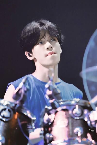  出人命|选秀而已咋还闹出人命了？《明日之子》选手吵架气出心脏病，被担架抬走