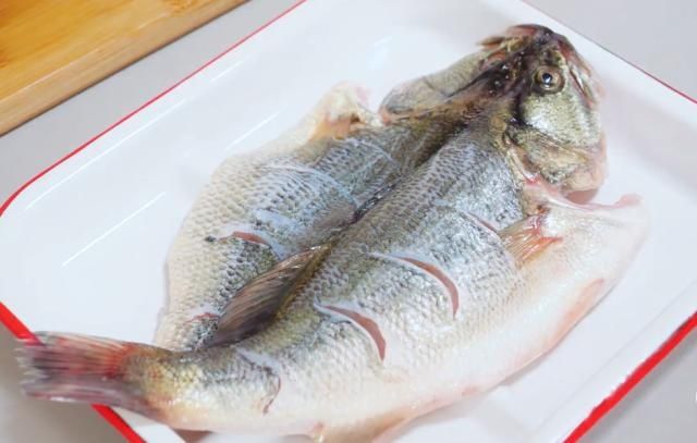  在家|原来烤鱼的做法这么简单！3分钟教你在家做，麻辣酥脆真心解馋