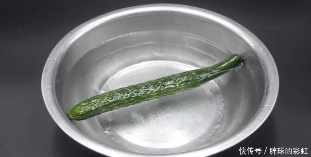 小妙|原来黄瓜不用放冰箱教你一个小妙招,放半个月都新鲜,涨知识了