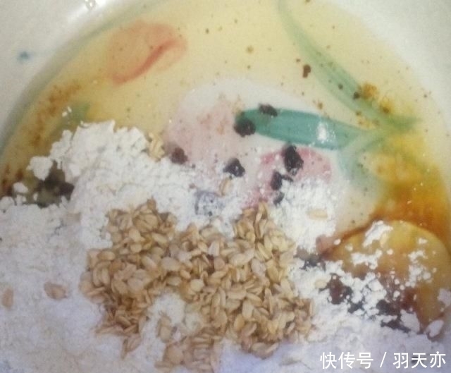 燕麦|用燕麦代替三分之一的面粉,用红糖代替糖,这些饼干既低脂又好吃