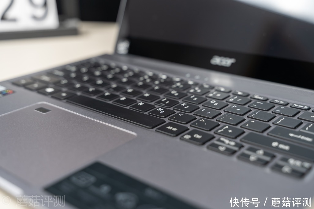  翻转|极致轻薄，自由翻转，细节出众、宏碁蜂鸟Spin 5百变2K轻薄本 评测