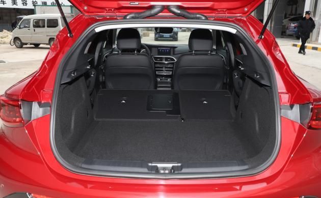 该车|神车亮相！雅阁都自愧不如！进口23万元性价比超高 实拍英菲尼迪QX30