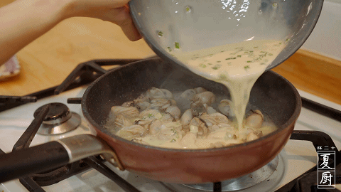 生蚝|潮汕经典小吃之一,蚝烙配鱼露,你吃过没?