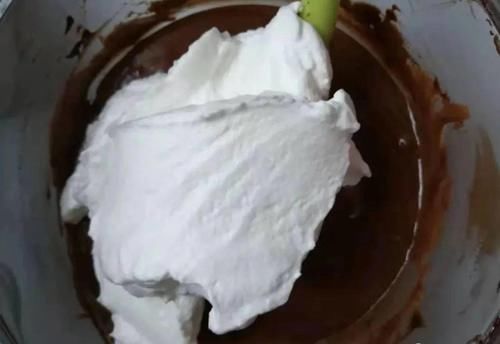 步骤|躲不过的基础款——巧克力淡奶油戚风蛋糕!