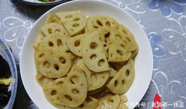 晚餐|看看我们的晚餐，有肉有鸡蛋有菜，有饭有粥，吃得舒服