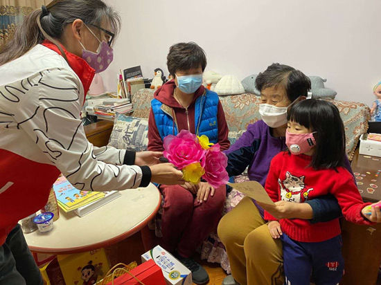 提供|青岛市市北区四方街道：“萤火”志愿护老助老 精准服务“以心换心”