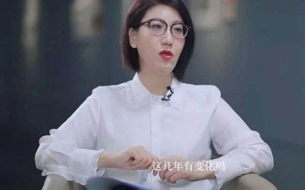  万茜|拆穿万茜、狠怼宁静，被称明星照妖镜的毒舌主持，终于遇到对手了