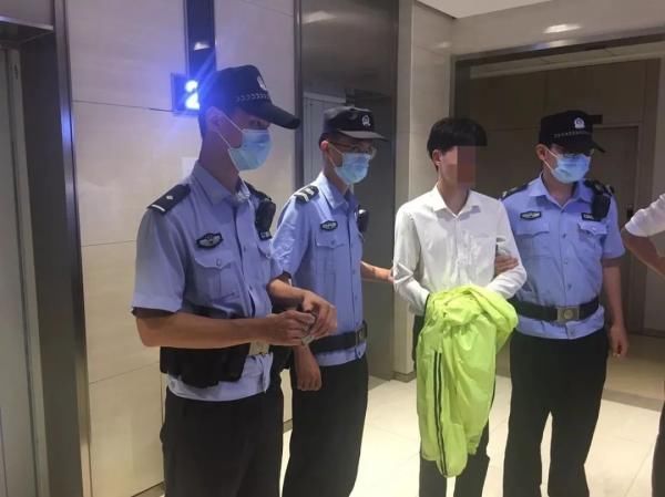  包包|杭州一小伙偷了个LV包包，销赃时傻眼了……