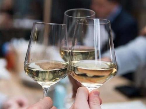 食物|都知道喝酒不能吃头孢,那别的食物呢还有3种,收藏告诉家人