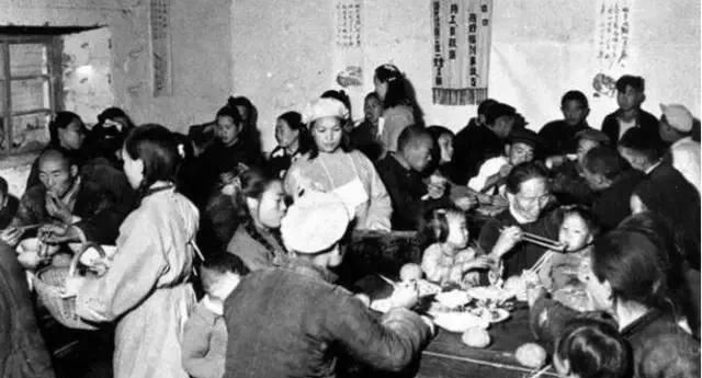  大锅饭|“大锅饭”的时期：“吃饭不花钱，努力搞生产”