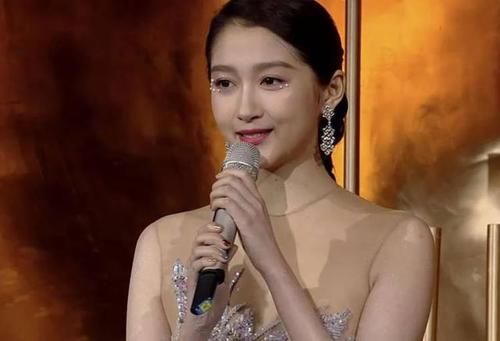  操作|金鹰节开幕大翻车，金鹰女神臃肿像穿麻袋，汪涵神操作大写的尬