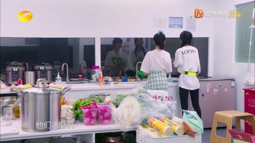  管理|《中餐厅》管理散漫，赵丽颖情绪崩溃落泪！黄晓明一句话暴露弊端