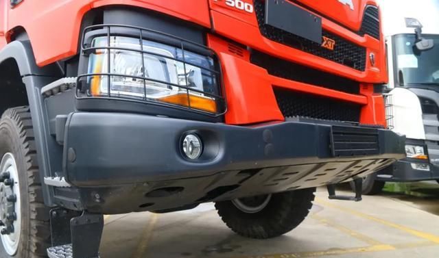  机场|500马力原厂双排 国内首辆斯堪尼亚P500 XT 6x6机场消防车底盘