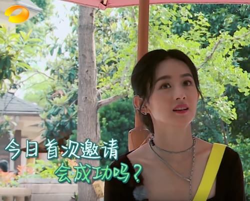  揽客|《中餐厅》有剧本？黄晓明赵丽颖去揽客，路人随口一句话暴露真相