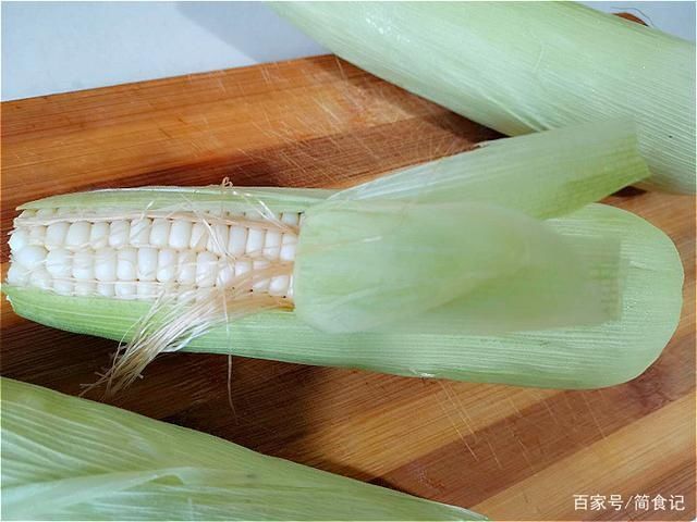  新鲜|新鲜玉米，直接冷冻是大错！饭店大厨都这样做，放1年照样新鲜！