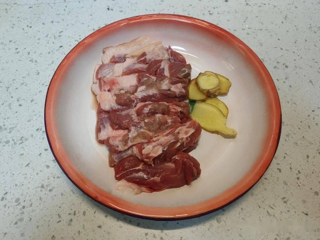 做法|炖羊肉汤，最忌加两味调料，教你正确做法，汤白味鲜无膻味