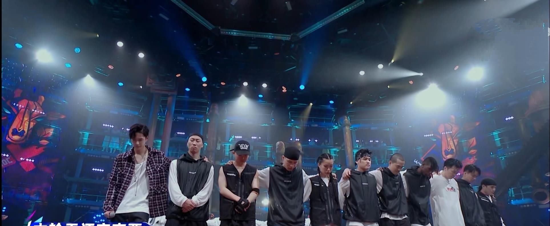  战队|《街舞3》王一博带伤上场, 表演高难度动作, 让战队10人全部晋级