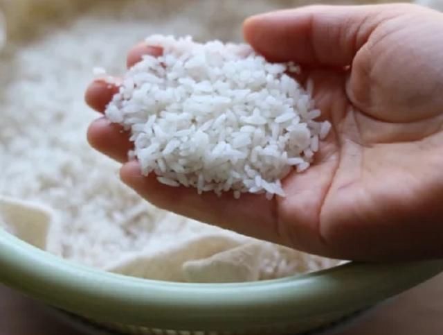  大米浸泡|可以当小零食吃，也可用来当早餐，大米蒸糕好便利呀