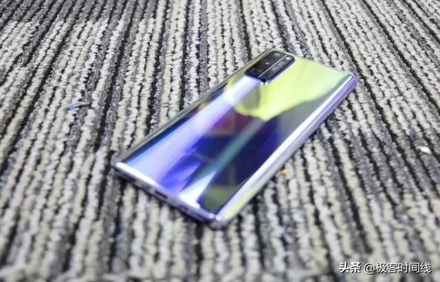  手机|荣耀30 Pro手机壳，一切都是那么简约时尚