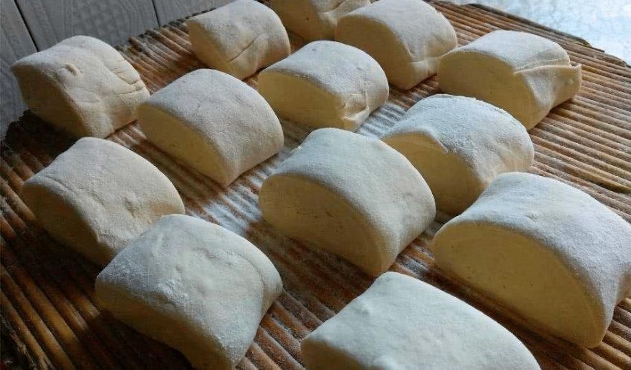 馒头|蒸馒头，外行只知道加酵母！多加“这2样”，馒头又白又软又香！