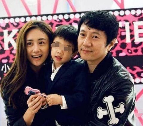 相差|被郑钧宠成任性小公主,刘芸自揭两人至今如恋爱,相差15岁无隔阂