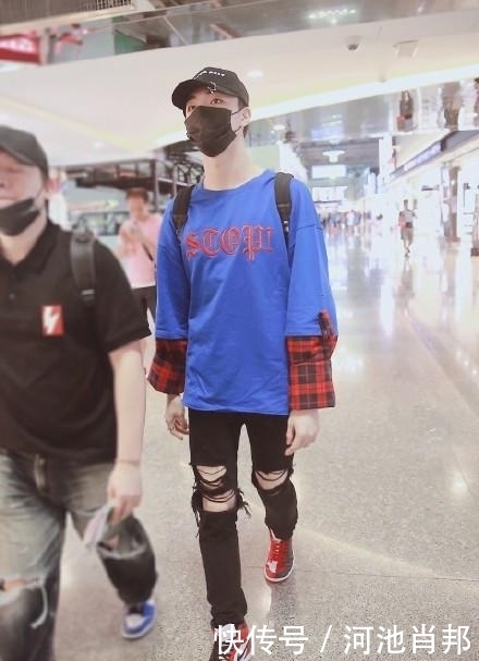 陈立农|陈立农、朱一龙同穿“破洞”裤,谁更有“两米”大长腿的既视感?