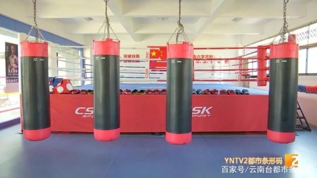 喜欢|“把我所学的、我的爱好传给喜欢的学生”陡普鲁小学里的拳击教练