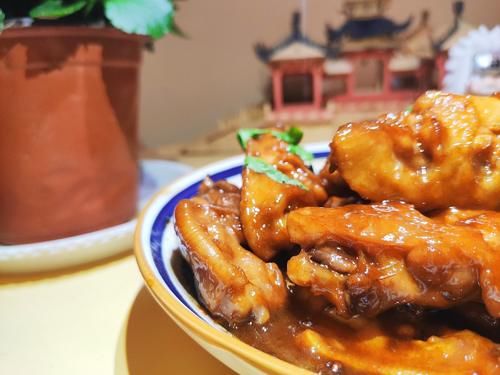 可乐|超简单的可乐鸡翅做法，不焯水用料少还不腥，上桌孩子抢着吃