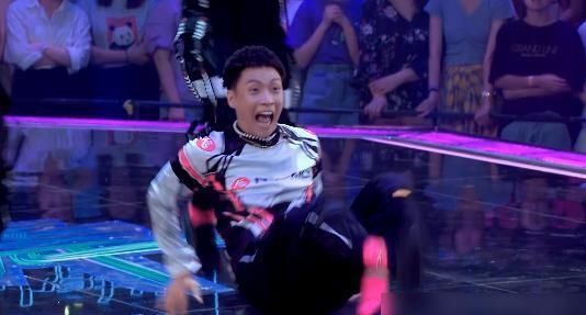  大比分|肖杰三人组大比分获胜，主题有点偏离，王一博表情变化戳中笑点