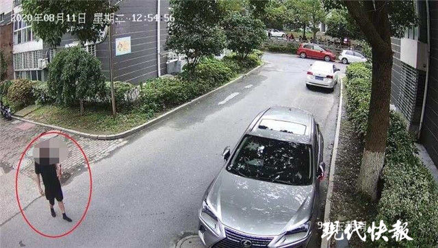  两辆车|男子喜提新车烧香庆祝，凌晨烧了邻居两辆车