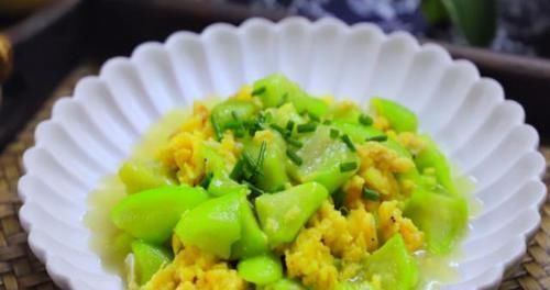  此物|丝瓜和此物是天生一对，每天炒一盘，排出毒素，补钙质，肌肤嫩滑