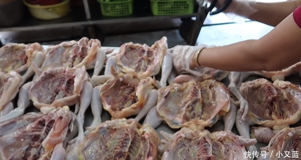 夫妻俩|夫妻俩巷尾卖“它”，98一只，每天只卖200只，有人驱车50里来买