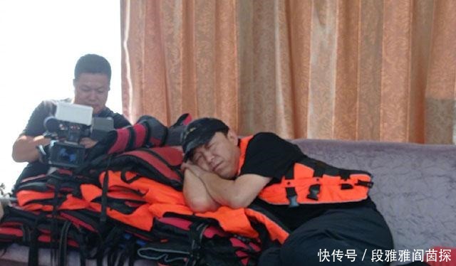  鹿晗|这是个什么综艺十小时变形计后，鹿晗瘫倒沙发，黄渤睡姿妖娆