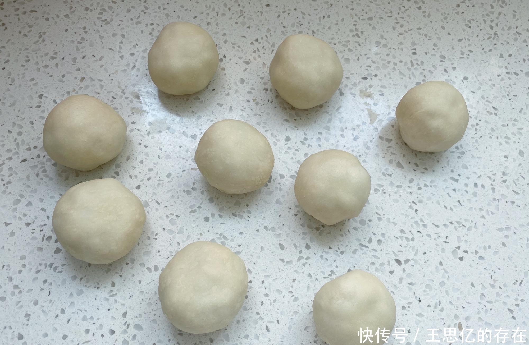 制作|想吃红豆饼别再买了,在家用面粉就能做,咬一口层次分明香酥美味