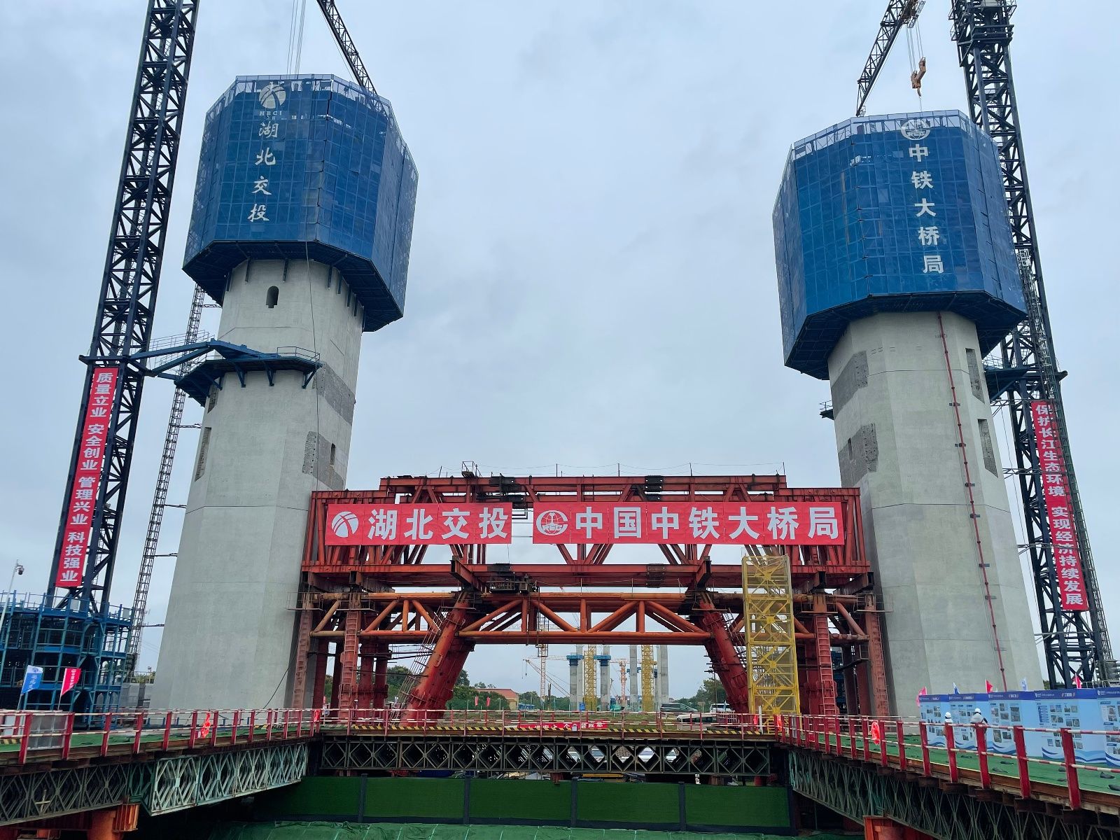 武汉双柳长江大桥施工提速，南岸主塔已“长高”至50多米