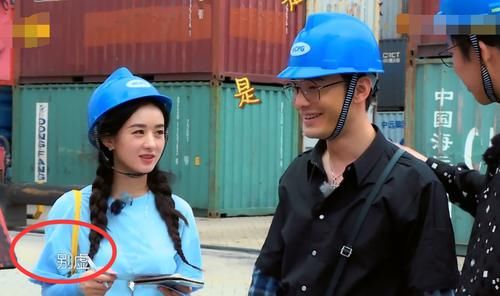  眼神|黄晓明自夸年轻，被赵丽颖一个眼神吓到心虚，霸道总裁地位不保