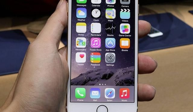 iPhone12|首批iPhone12售罄!如何在差评中逆风翻盘?罗永浩一句话点破真相