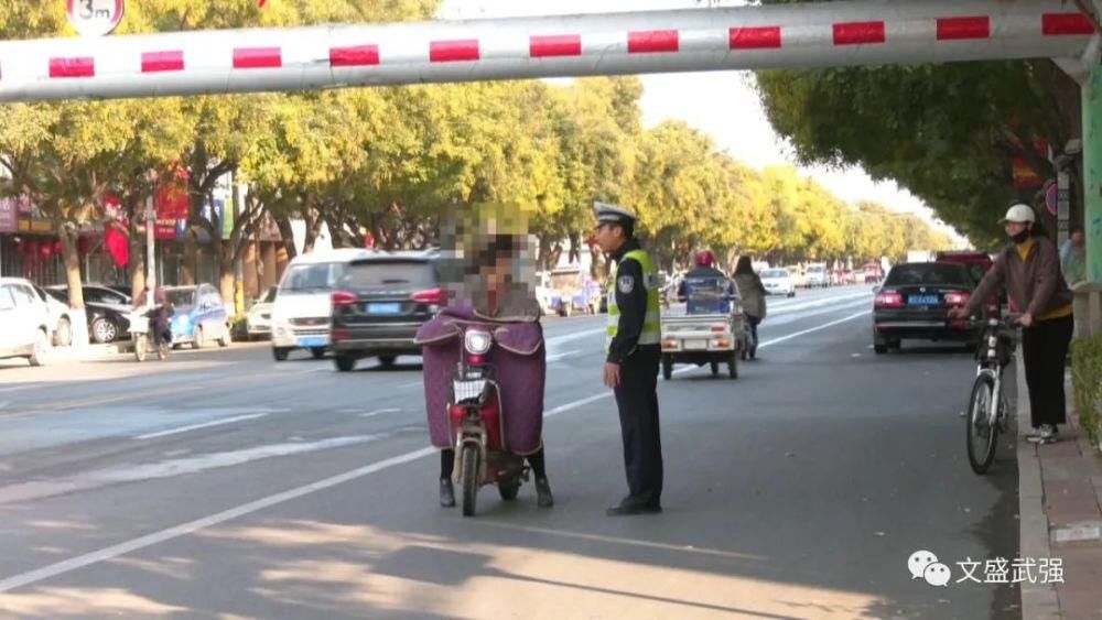 助力|助力创城武强交警在行动！