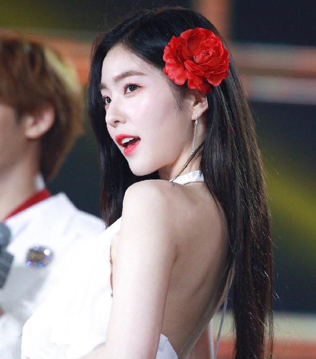 黑白|韩国神颜也翻车？裴珠泫姜涩琪造型诡异认不出，被指像黑白无常