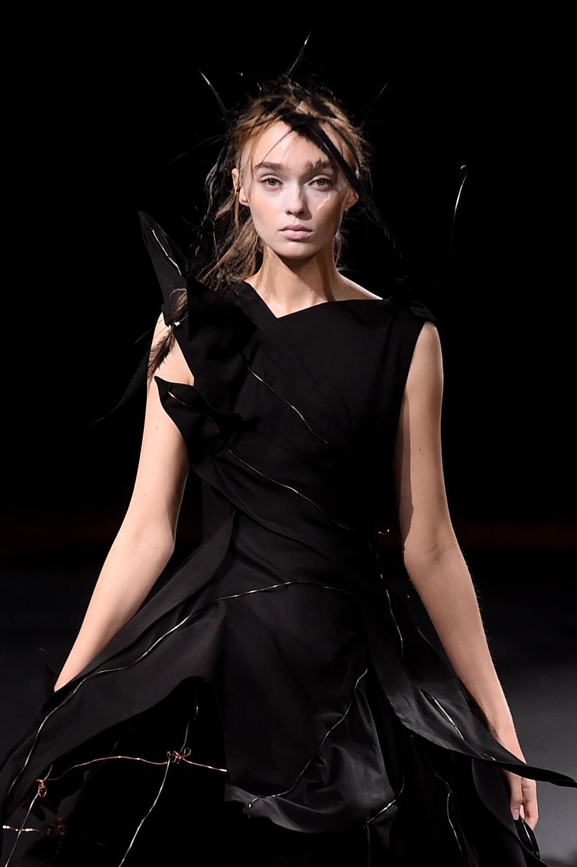  春夏|巴黎时装周：山本耀司发布春夏新品成衣