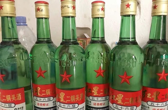 低档|值得囤家中的5种“低档”白酒，一箱100元左右，但都是纯粮食好酒